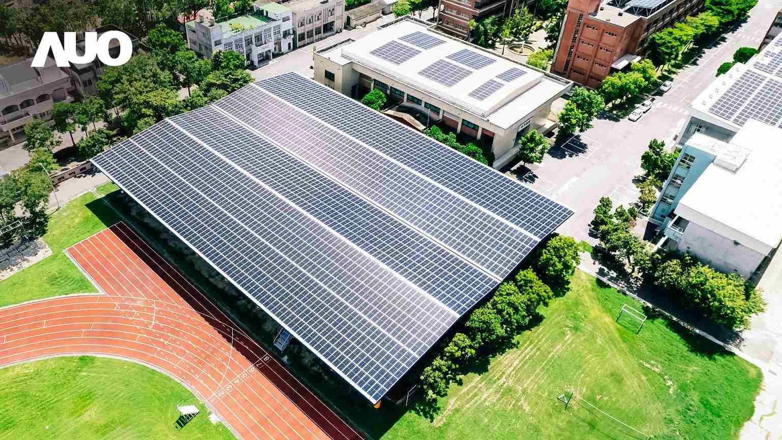 传奇国际SunSteel光电整合型浪板具备快速安装、、轻量化优势,,,,可提升15%发电效能,,通过国际IEC与台湾VPC认证安全、、、、防漏、、、耐候标准