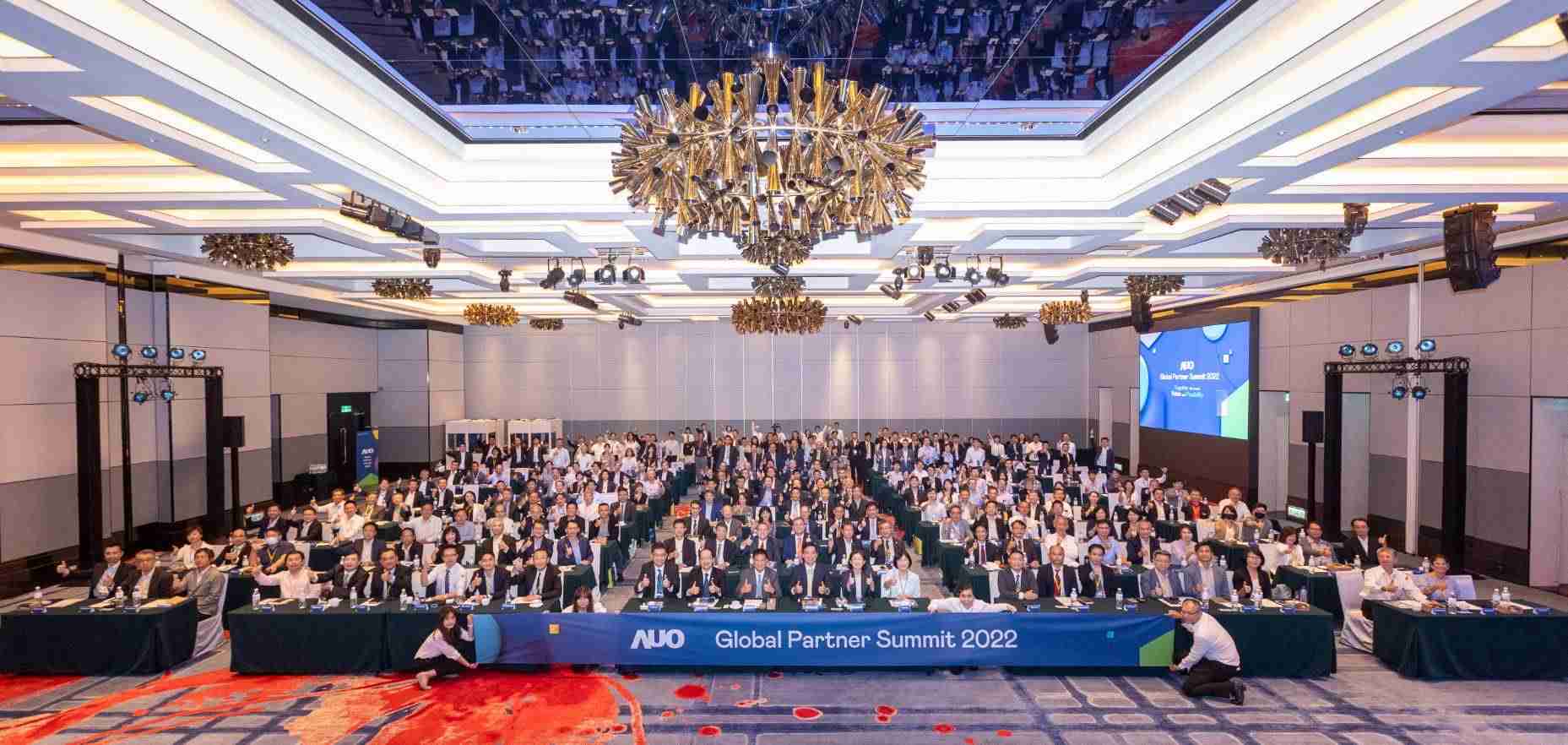 友達推動「安心、、、創新、、用心、、、、同心、、、、盡心」五星職旅，，，為菲籍員工打造全方位照護，，首度贏得「人權實踐與發展領袖獎」殊榮