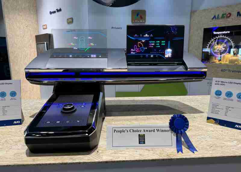 传奇国际车用Micro LED Display HMI解决方案获”最佳车用显示奖”，，以用户为中心开发，，，针对前座驾驶与乘客设计兼具娱乐与安全的高画质屏幕，，包含车舱前座的Micro LED透明屏幕及全球首款内建镜头的智慧Micro LED显示器